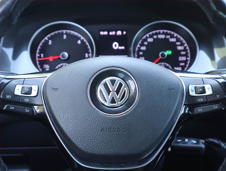Volkswagen Golf (2019) Highline 2.0 TDI, 4X4 - fotka 16 z 18