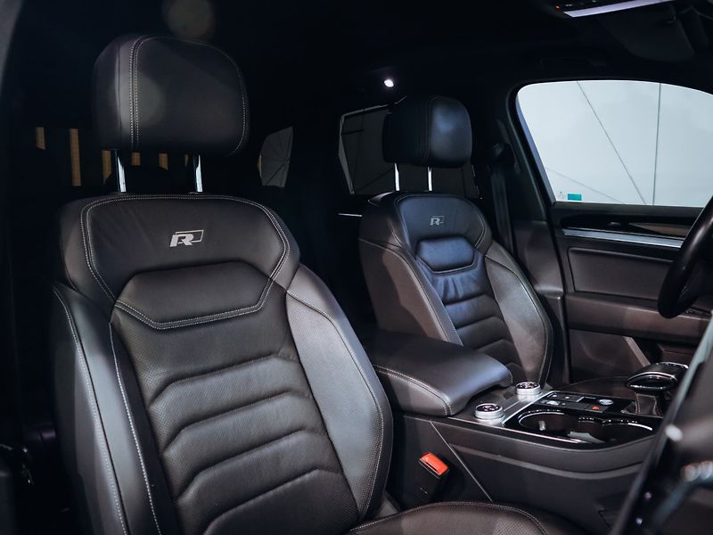 Volkswagen Touareg 3.0TDI V6 R-line 210 kW - fotka 21 z 31
