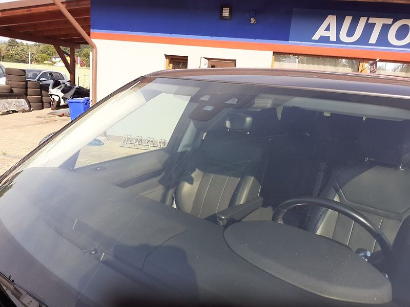 Land Rover Discovery (2019) 3.0 TD 6V 4x4 7MÍST . - fotka 32 z 33
