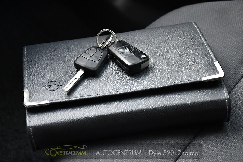Opel Astra SW 1.6i SPORT A/C  - fotka 35 z 42
