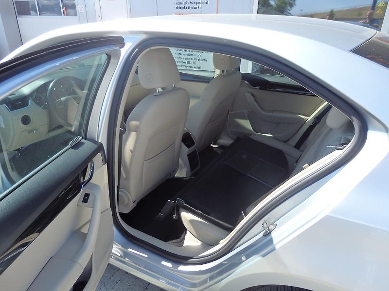 Škoda Octavia 1.6 TDI KLIMATIZACE, 4x4 - fotka 8 z 17