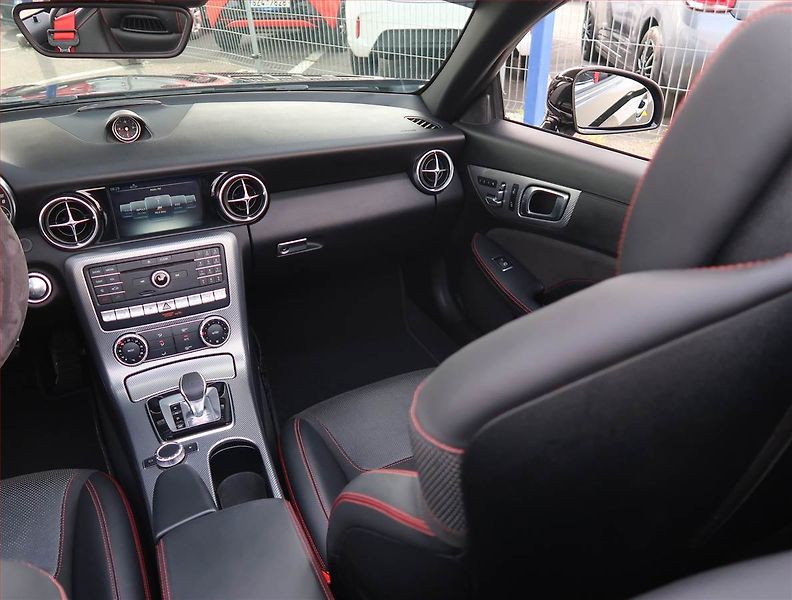 Mercedes-Benz SLC (2019) 300, Automat,180KW,Full Led - fotka 8 z 23