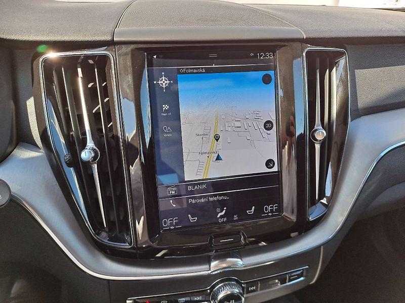 Volvo XC60 Momentum Pro B4 AWD 145kW - fotka 23 z 29