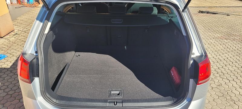 Volkswagen Golf (2016) 1,4TSi 92kW benzín DSG Lounge - fotka 33 z 37