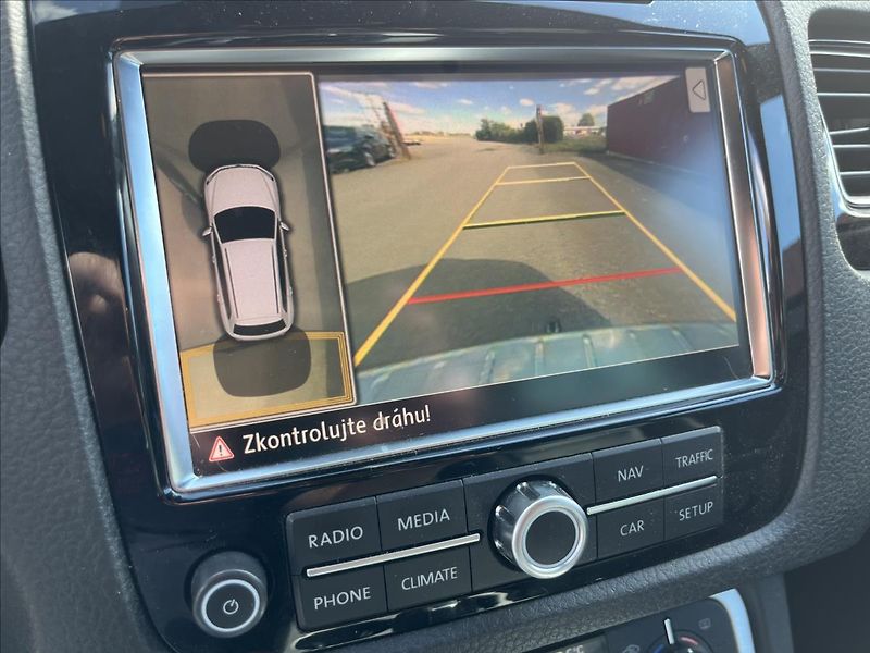 Volkswagen Touareg 3,0 TDi V6 180KW 4x4 TAŽNÉ - fotka 21 z 50