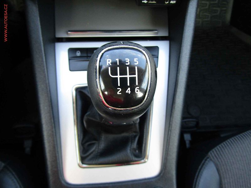 Škoda Octavia (2014) 2.0 TDi, 2.maj, AC, bixen - fotka 17 z 20