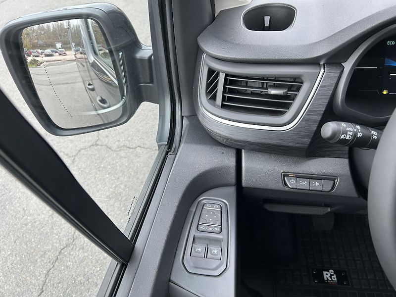 Renault Trafic (2026) CREW VAN L2H1 150k RED 5 míst - fotka 26 z 37