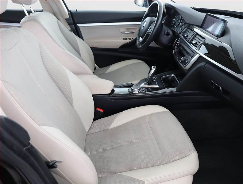 BMW Řada 3 (2015) Luxury Line 320i xDrive GT - fotka 7 z 20