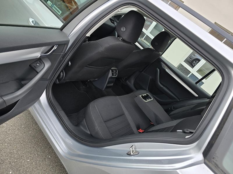 Škoda Octavia 1,6TDI STYLE LED DIGIKLIMA-DPH - fotka 28 z 33