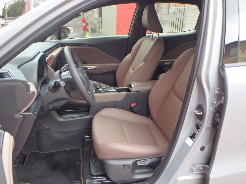 Lexus LBX (2024) 4x4 Elegant Tech  - fotka 11 z 28