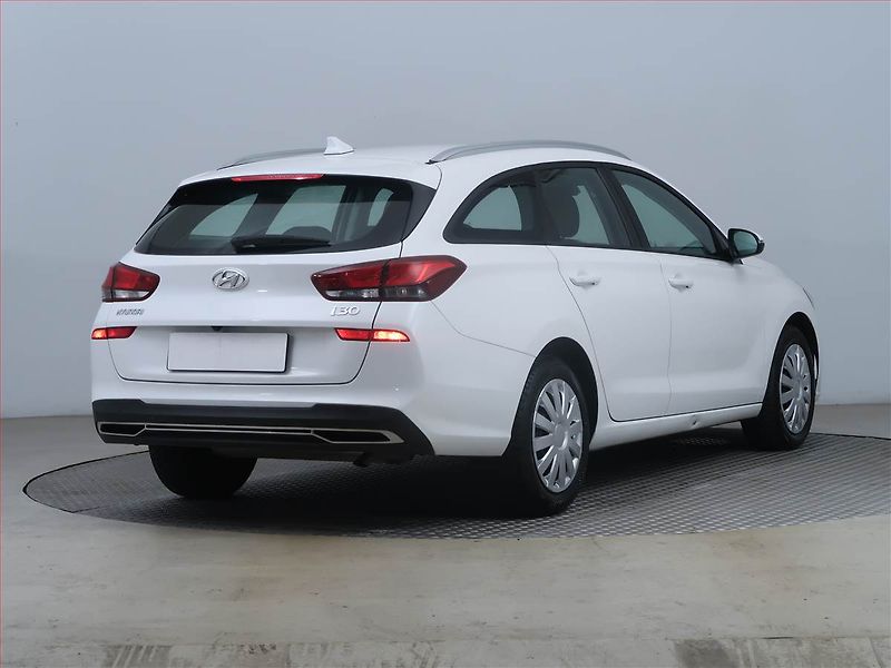 Hyundai i30 (2023) Comfort 1.5 DPI, ČR,1.maj - fotka 5 z 15