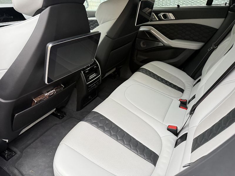 BMW X6 (2020) BMW X6M Competition - fotka 26 z 27