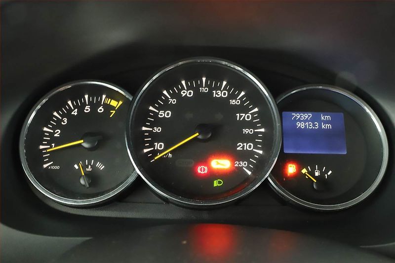 Renault Mégane (2010) 1.6 16V, Tempomat - fotka 12 z 13