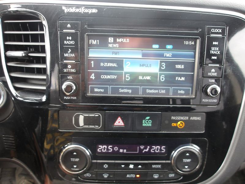 Mitsubishi Outlander 2,3DI-D 4x4 ČR 7 MÍST ! 2.MAJ. - fotka 28 z 39