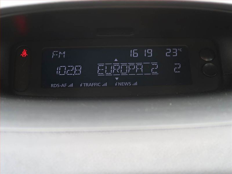 Renault Fluence (2012) 1.6 16V, po STK, servisované - fotka 17 z 17