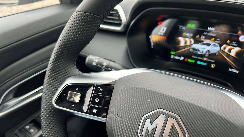 MG ZS HEV EXCLUSIVE 1.5L (145kW) SUV - fotka 17 z 49