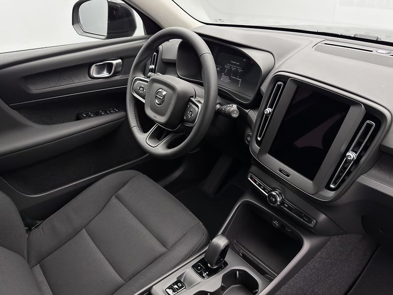 Volvo XC40 (2026) B3 AUT ESSENTIAL - fotka 20 z 20