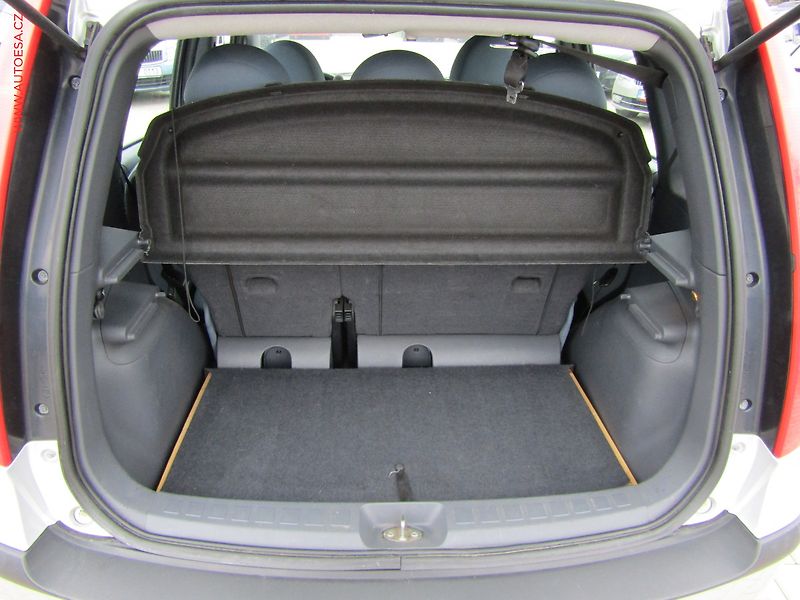 Mitsubishi Colt (2004) 1.1i, TZ - fotka 7 z 14