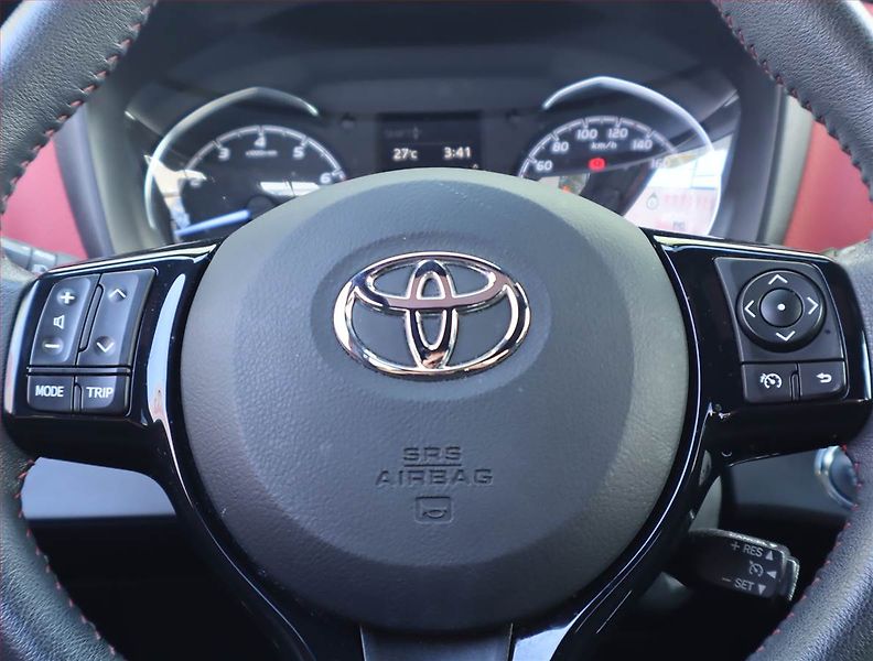 Toyota Yaris (2018) 1.5 Dual VVT-i, Tempomat - fotka 15 z 16