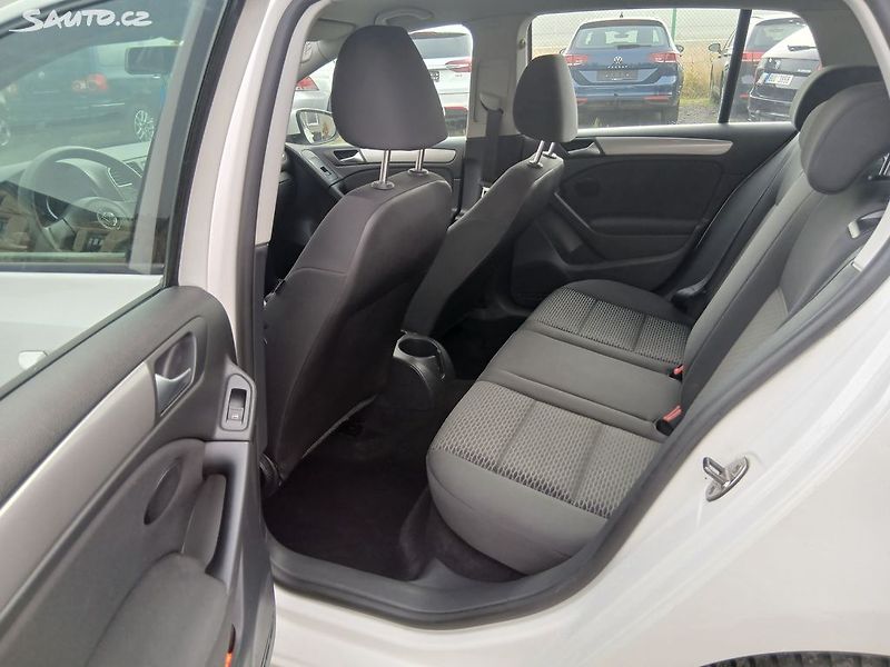 Volkswagen Golf VI 1.6 TDI - fotka 20 z 29