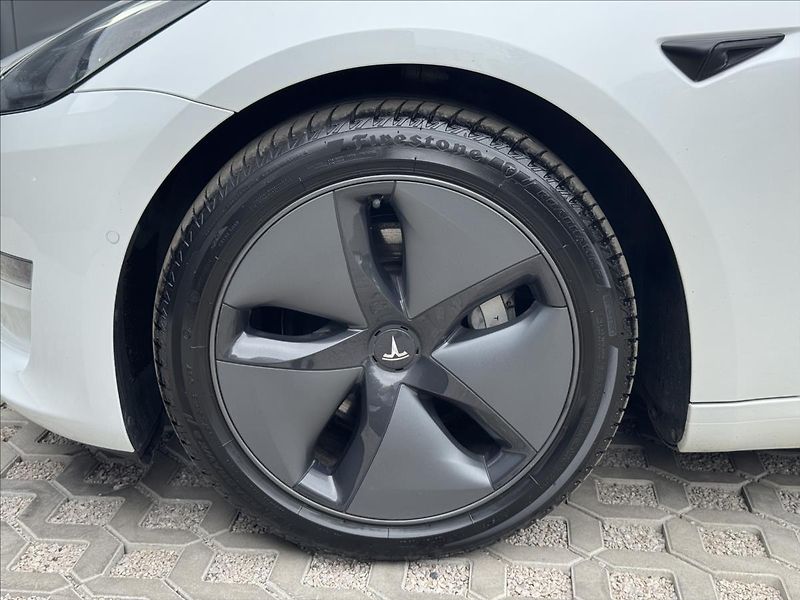 Tesla Model 3 LR REFRESH 4WD 82kWh - fotka 30 z 32