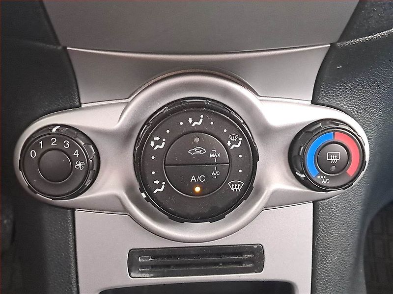 Ford Fiesta (2011) 1.25 - fotka 15 z 16