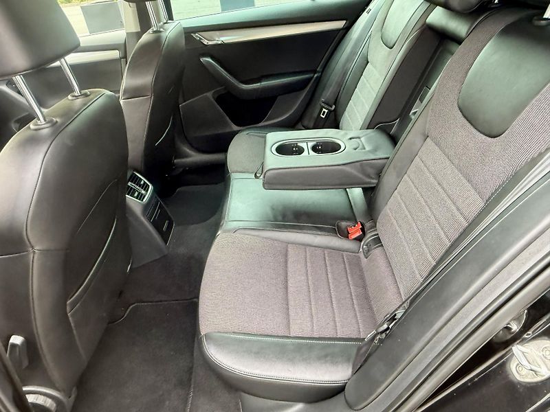 Škoda Octavia (2014) 1.8 TSI 132 kW ELEGANCE - fotka 18 z 19