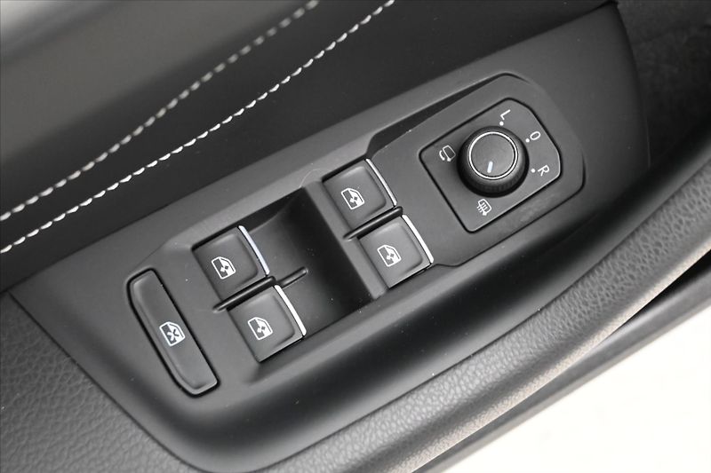 Volkswagen Passat 1,4 TSI GTE 160 kW DSG Highlin - fotka 26 z 32