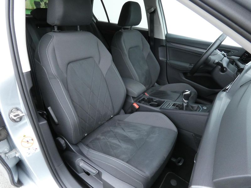 Volkswagen Golf (2021) Style 1,5 TSI 110KW - fotka 22 z 30