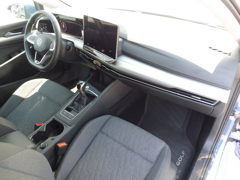 Volkswagen Golf Variant (2025) People 1,5 TSI 85kW - fotka 8 z 26