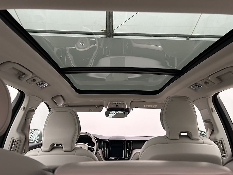 Volvo XC60 2.0 B5 4x4 Inscription - fotka 34 z 38