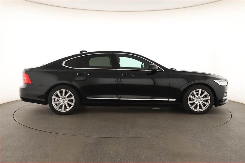 Volvo S90 (2018) D4 AWD - fotka 6 z 21