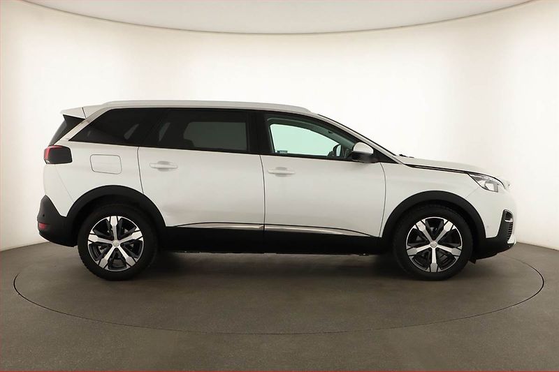 Peugeot 5008 (2017) Premium 1.6 BlueHDi, Automat - fotka 6 z 20