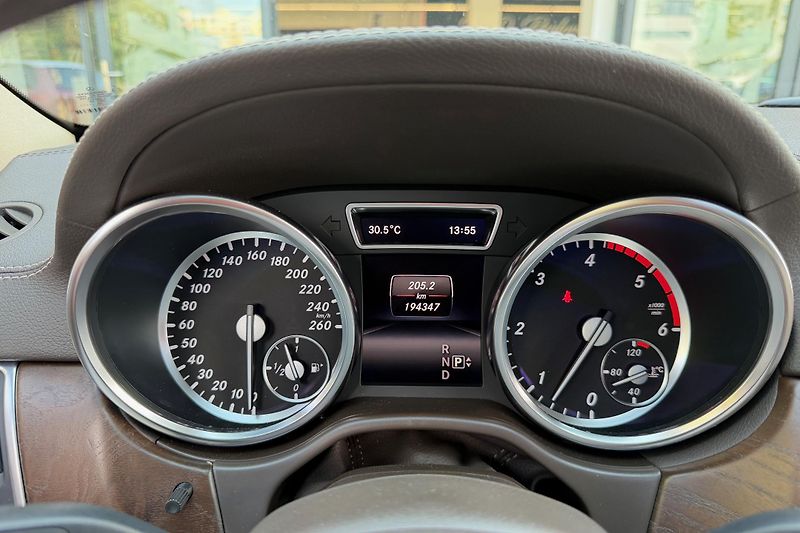 Mercedes-Benz GL (2014) GL 350 Bluetec 4Matic - fotka 25 z 42