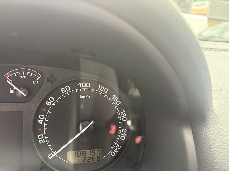 Škoda Octavia (2009) 1.6 75 kW, bezin + lpg - fotka 10 z 13