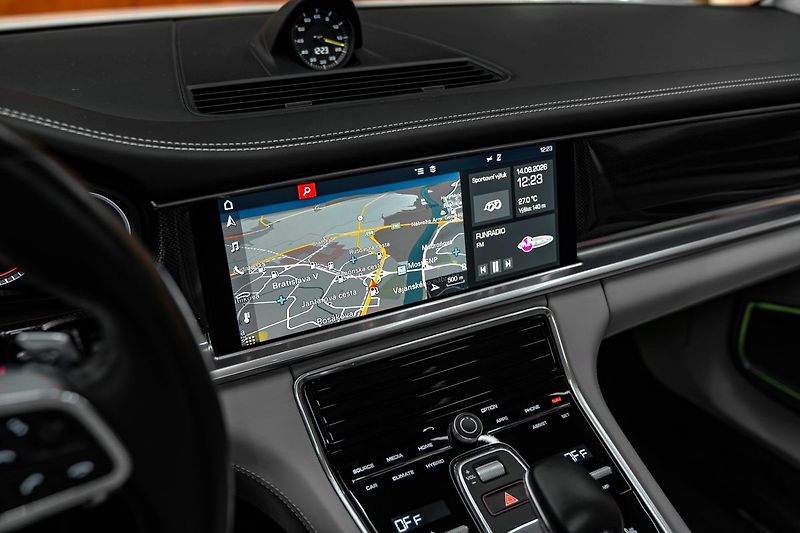 Porsche Panamera Turbo S E-hybrid - fotka 9 z 23