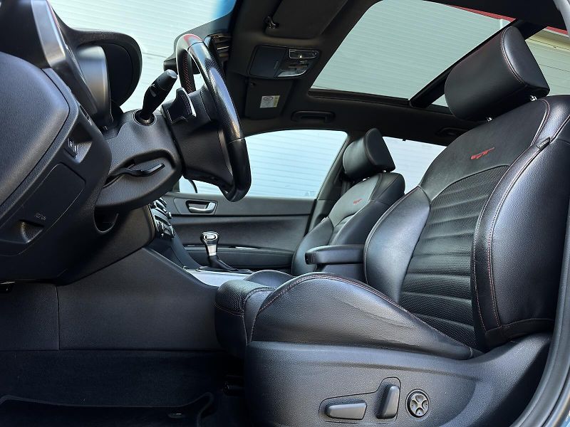Kia Optima GT 2.0TGDi H-Matic Sportswagon - fotka 17 z 56
