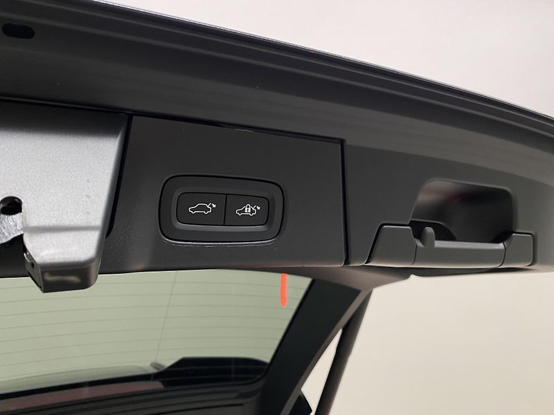 Volvo V90 T8 AWD RECHARGE DARK PLUS AUT - fotka 34 z 65