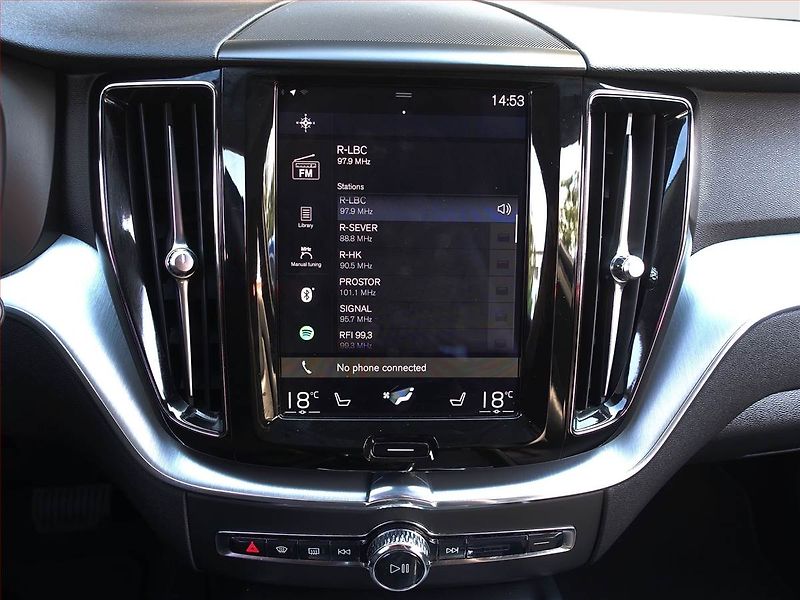 Volvo XC60 (2018) Momentum D4 AWD, 4x4, AUTOMAT - fotka 18 z 23