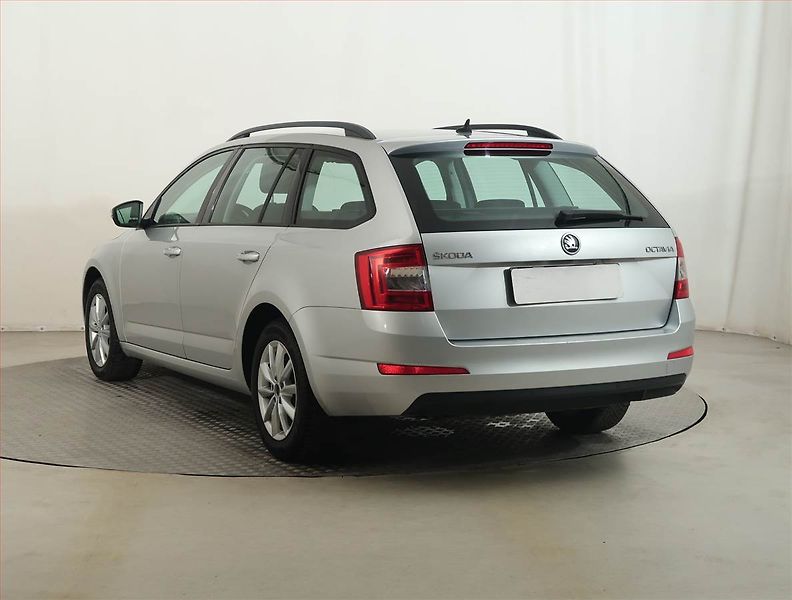 Škoda Octavia (2017) Ambition 1.6 TDI, Serv.kniha - fotka 4 z 15