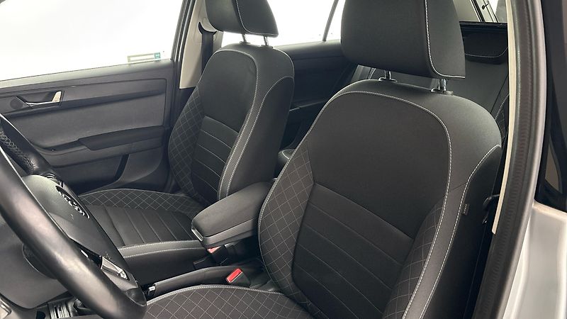 Škoda Fabia 1.0 TSI Ambition Combi - fotka 15 z 24