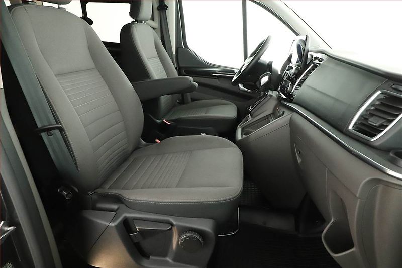 Ford Tourneo Custom (2023) Titanium 2.0 EcoBlue, ČR - fotka 7 z 16