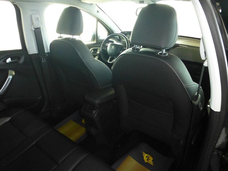 Peugeot 2008 (2019) 1,2-96KW*NAVI*PARK.S**PANORAMA - fotka 19 z 20