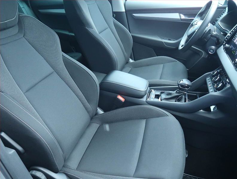Škoda Karoq (2024) Fresh 2.0 TDI - fotka 9 z 16