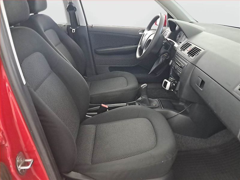 Škoda Fabia (2006) Ambiente 1.2, po STK, Tažné - fotka 9 z 14