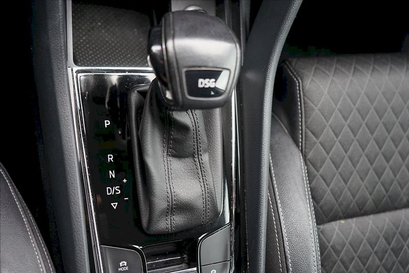 Škoda Karoq (2019) TSI 110 kW Style DSG - Webasto - fotka 19 z 26