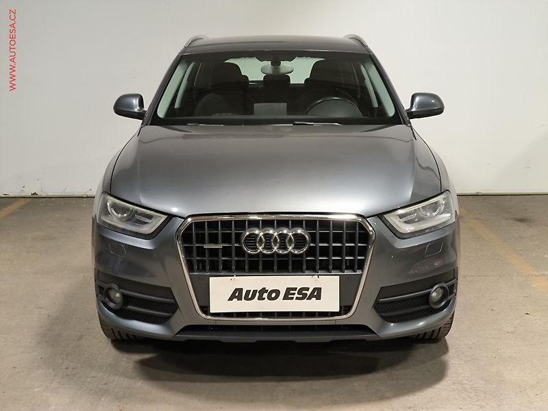 Audi Q3 (2012) 2.0TDi Quattro, ČR, AT, xenon - fotka 2 z 17
