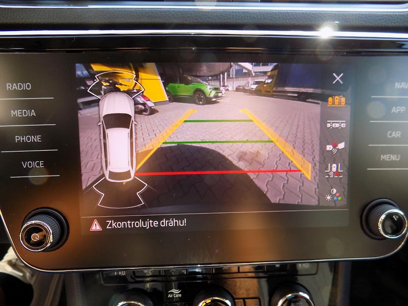 Škoda Superb (2021) 1.5 TSi Style Plus - fotka 13 z 15
