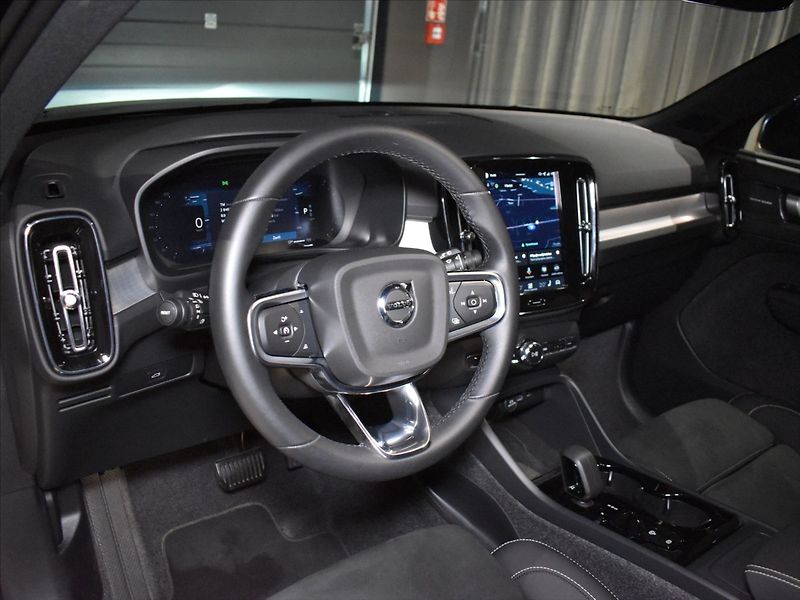 Volvo XC40 2,0 B4 Ultra Panorama,BLIS - fotka 12 z 21