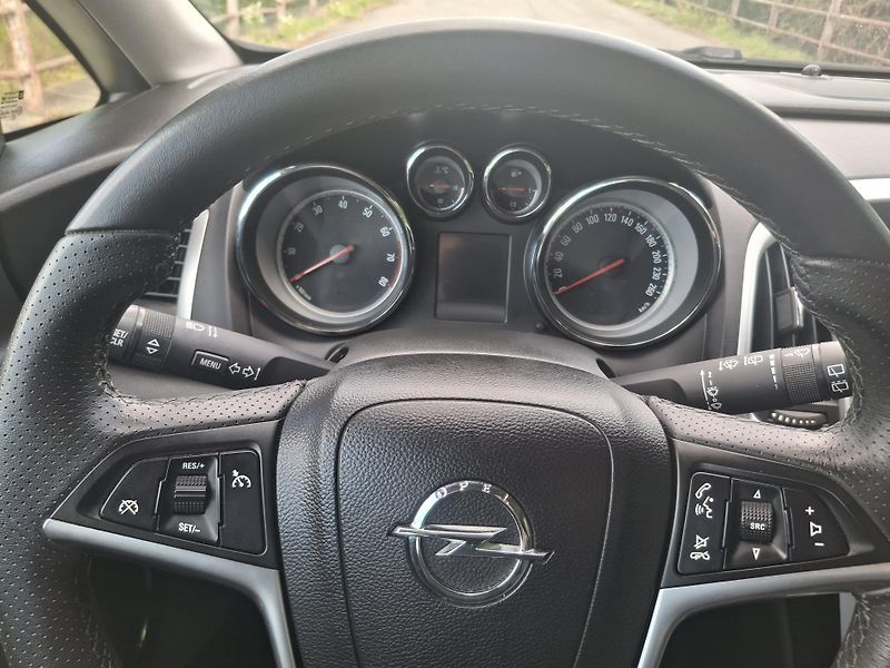 Opel Astra (2012) J ST 1,4 turbo 103 kW - fotka 13 z 20